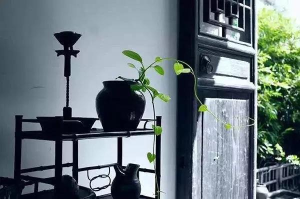 家里財運只出不進？跟客廳門窗風(fēng)水有大關(guān)系！