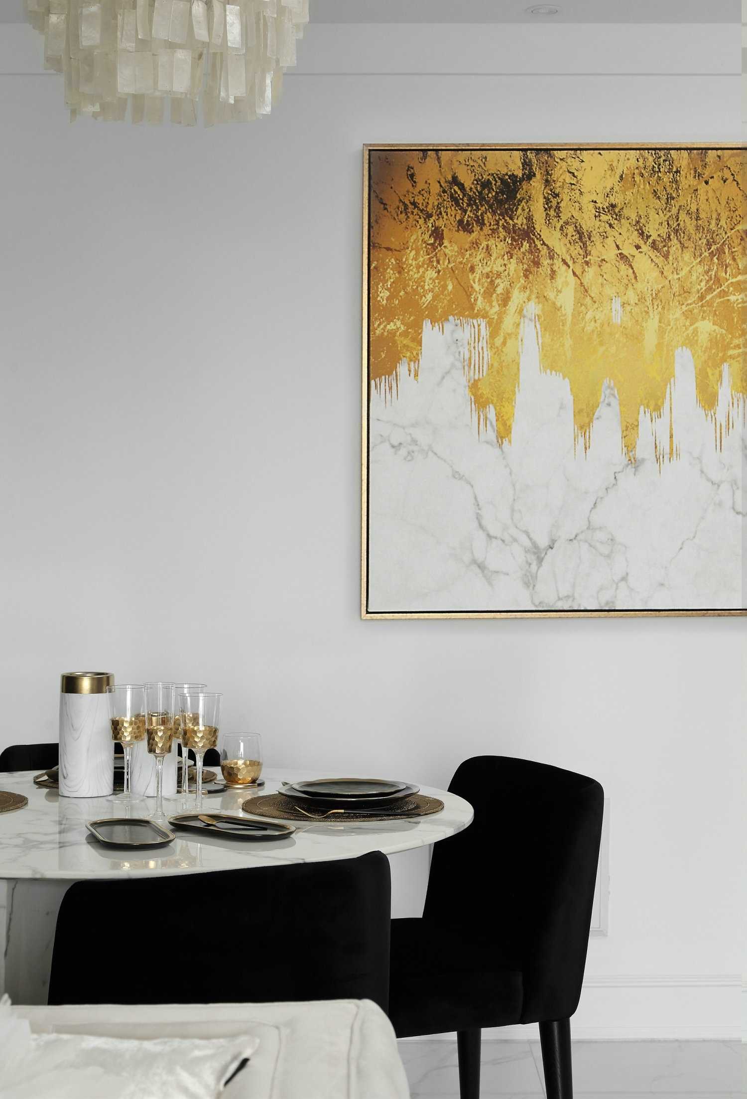 白色為主 黑色點(diǎn)綴 在這個(gè)黑白相交的空間里點(diǎn)綴上香橙色 看起來(lái)沒(méi)有一點(diǎn)突兀 白色為主 黑色點(diǎn)綴 在這個(gè)黑白相交的空間里點(diǎn)綴上香橙色 看起來(lái)沒(méi)有一點(diǎn)突兀